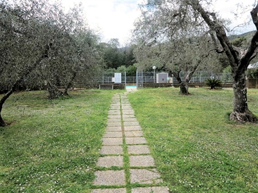 Beautiful farmhouse of about 450 square meters in rustic Tuscan style completely and finel