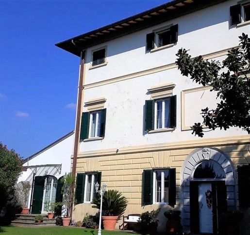 Villa singola di 725 m2 a Pistoia