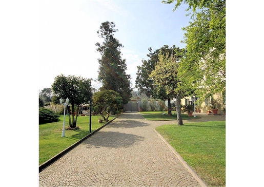 Villa singola di 725 m2 a Pistoia