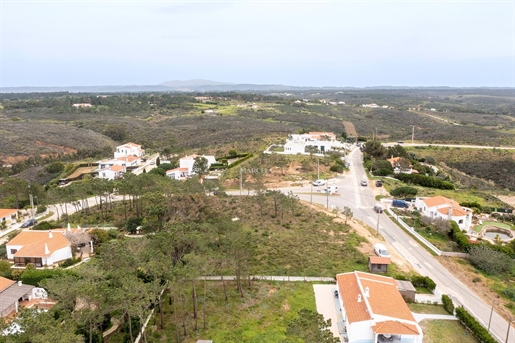 Urbanised Building Plot Conviniently Located Within Urbanization Vale Da Telha