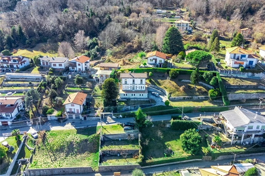 On the hill of Lesa Villa for sale with garden overlooking Lake Maggiore