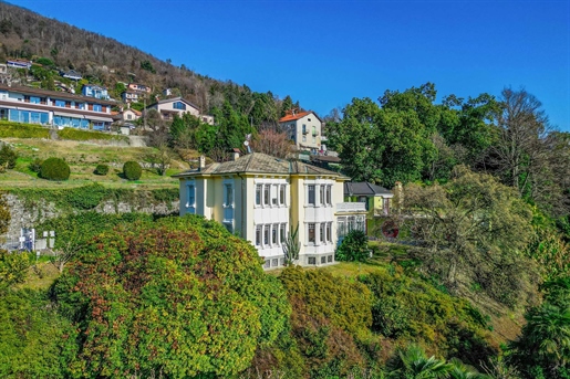 Villa with annex and park for sale in Verbania
