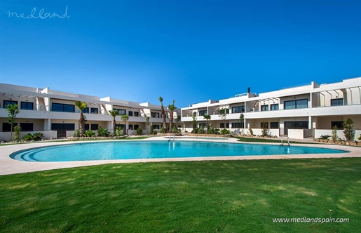 New apartment complex only 200m from the beach in La Veleta, a quiet residential area betw