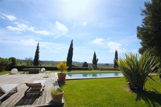 Winegrowing property 30 minutes from Montpellier, its airport and train station and a few ...