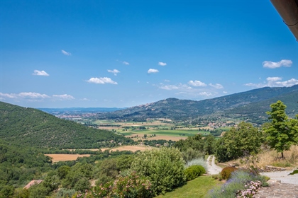 Prestigious Restored Country house, Lucignano, Arezzo – Tuscany
 
 Located on the hills su