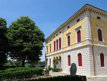 Villa o villino di 1032 m2 a Siena