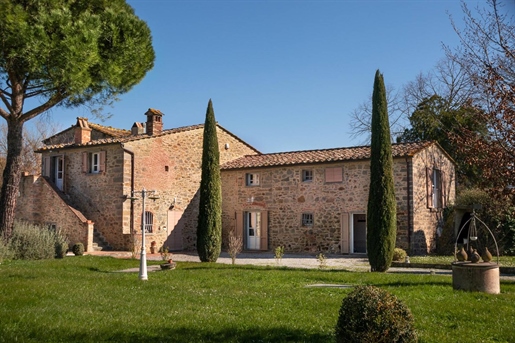 Villa Bianca with garden and pool, Cortona, Arezzo – Toscana
9th-century uncut stone farmh