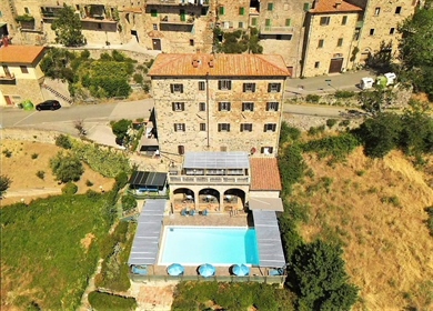 Stabile/Palazzo di 5400 m2 a Castelnuovo di Val di Cecina