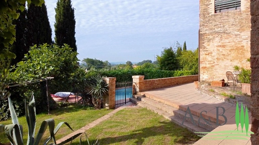 The Artist's House with pool, olive grove and views of Siena - Tuscany

Charming semi-deta