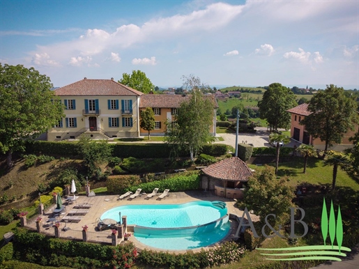 Azienda Agricola di 1756 m2 a Asti