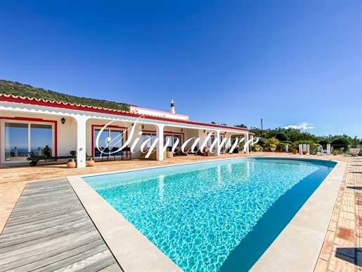 4 slaapkamer villa met een verbazingwekkend uitzicht op zee in Santa Barbara de Nexe