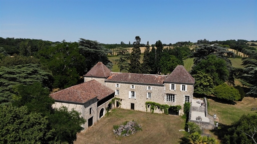 Somptuous Château on 9 hectares of land