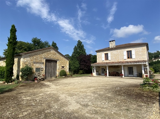 Charming Stone Country Property on 4 hectares of land
