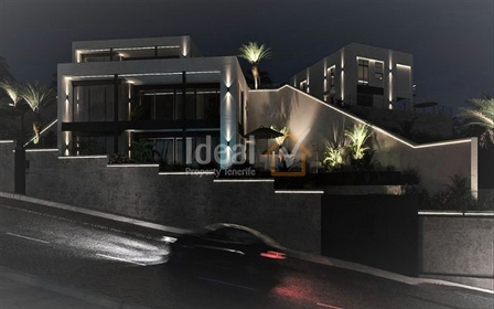 Luxury villa under construction in San Eugenio Alto. The pro...