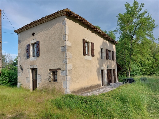 Exclusivity: Beautiful stone house of about 90 m², 3 bedrooms, on 2 levels in a very "coun