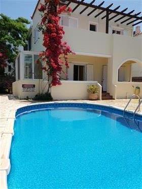 Villa com piscina perto da praia Almyrida Chania 