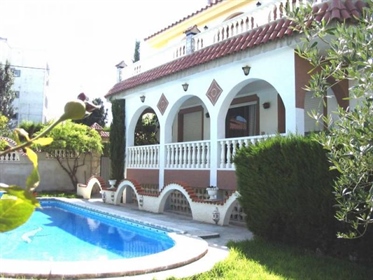 Alcanar Beach - near Sant Carles of the Ràpita, precious chalet of 270 m2 with 5 bedrooms,