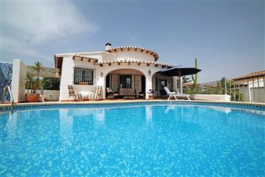 Single storey villa with 3 bedrooms and private pool in Mont...