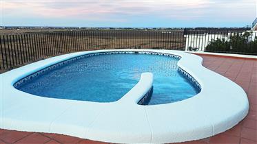 4 bedroom villa with private pool and sea view