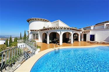 5 bedroom villa with pool and panoramic views in Monte Pego