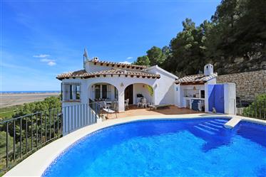 Single storey villa with 3 bedrooms, swimming pool and sea view in Monte Pego