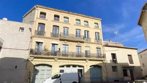 Classic 3 bedroom Haussmann style apartment to be renovated ...