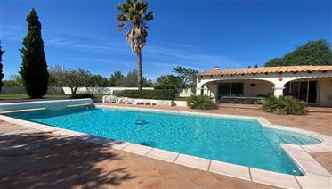 Jolie villa avec maison d’amis et piscine dans village près de Narbonne