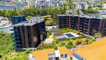 Maravilhoso Apartamento T4 em Condomínio de Qualidade - Barreiros, Funchal