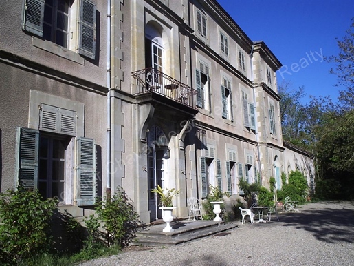A vendre à 40 minutes de Toulouse : Château fin Xvii° / Début Xv