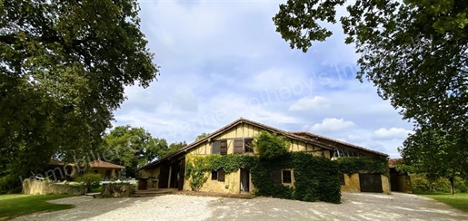 Magnificent Bergerie of the Xix° entirely renovated in the heart of the Gers and its 36 hectares
