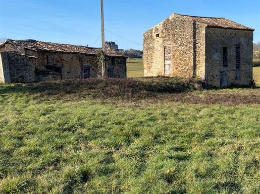 Thanks to a positive operational town planning certificate, come and give life to these 2 stone buildings in the countryside with a breathtaking view of a ...