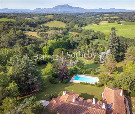 Exceptional property with swimming pool and tennis court