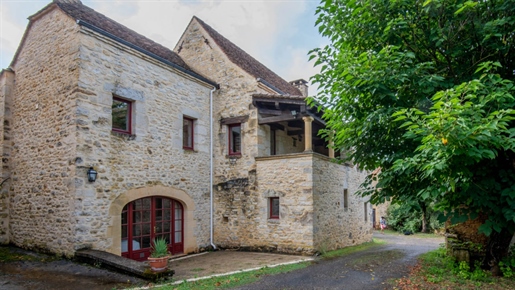 Sector Domme - Exclusivity - In a typical hamlet, in a quiet location on 5460 m² with heated swimming pool, this beautiful stone real estate complex that c...