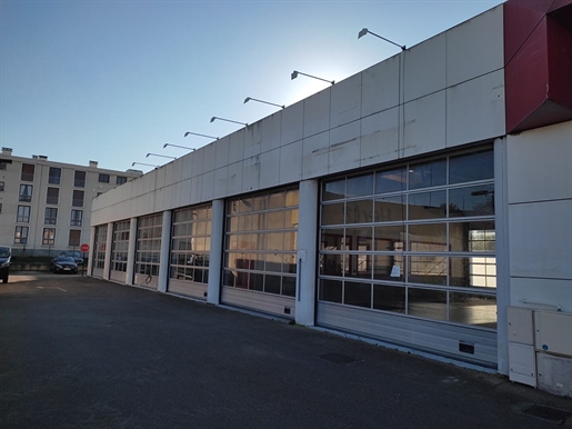 Auxerre - Batiment Commercial Une Partie Libre Et Une Partie Louee