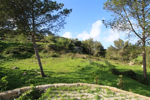 Plot 16, with an area of 1.370 m2 in an urbanization set on the elevated position with vie