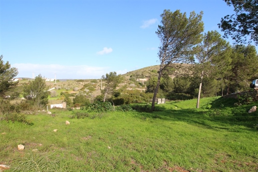 Plot 16, with an area of 1.370 m2 in an urbanization set on the elevated position with vie