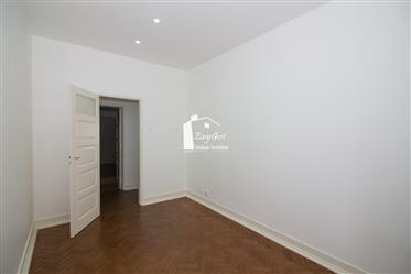 Make the best deal with us

Housing composed of:

On the R/C:
Shop with 200 m2
offic