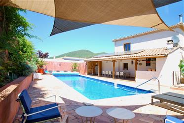 Villa avec piscine et vue panoramique