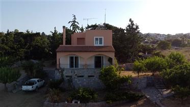 Excellent 3-bedroom villa in natural Cretan surroundings with superb sea views