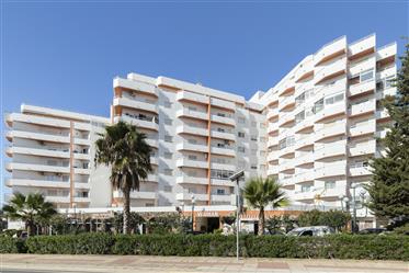Apartamento em condomínio com piscina a 500 metros da Praia. Portimão, Algarve