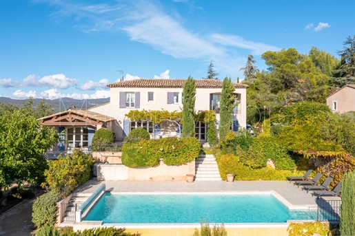 Villa contemporaine perchée sur les hauteurs de Roussillon