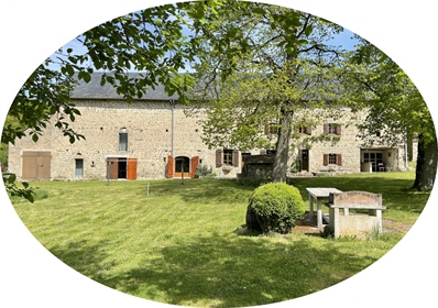 Auv 1108 : Maison habitable dans bâtiment 300m2, vue, puits, 4 380m2.