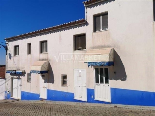 Local comercial: 210 m²