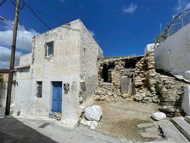Papadiana-Ierapetra: Hus på 140m2 med en tomt på 2000m2 bara 6 km från Ierapetra njuter av berget 