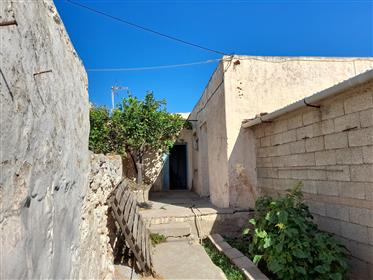 Zakros – Itanou :  Maison en pierre de 43m2 bénéficiant d'une vue village et montagne.