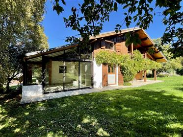 Nice chalet to refresh of 91 m² at the foot of the Vercland ...