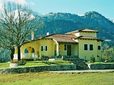 Villa 235 m² in central Greece