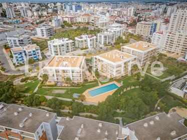 Vista Rio| Apartamento T3 Remodelado Em Condomínio Privado Perto Da Marina À Venda - Portimão
