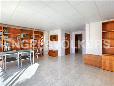 Nice house in the center of Palau Saverdera