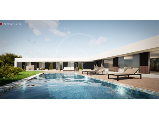 5 Bedroom villa with swimming pool in Fernão Ferro